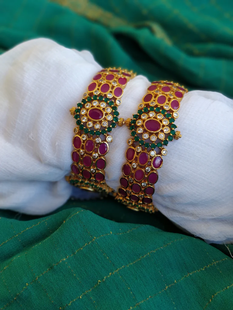 Gold Tone Pure Kemp Bangles